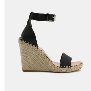 Never worn Dolce Vita Noor Wedge Black